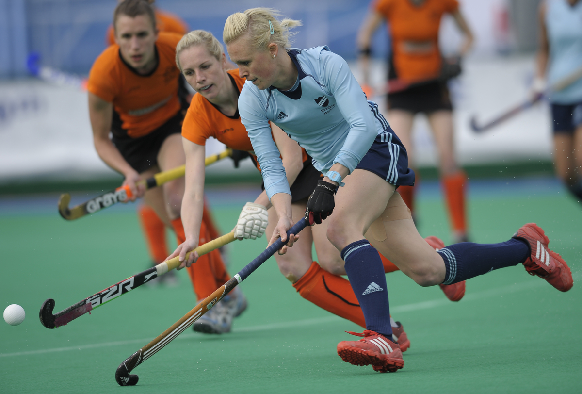 Reading's Alex Danson challengeswith Leicester's Jo Hunter during the I....jpg